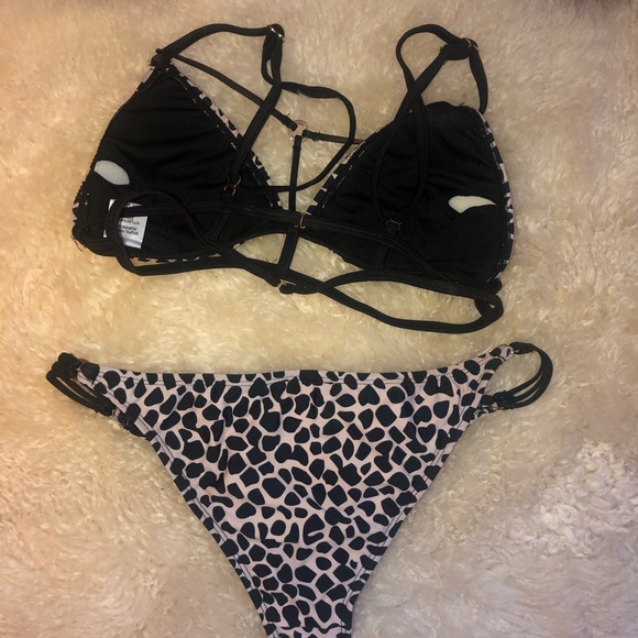 Bikini - Picture 3 of 4